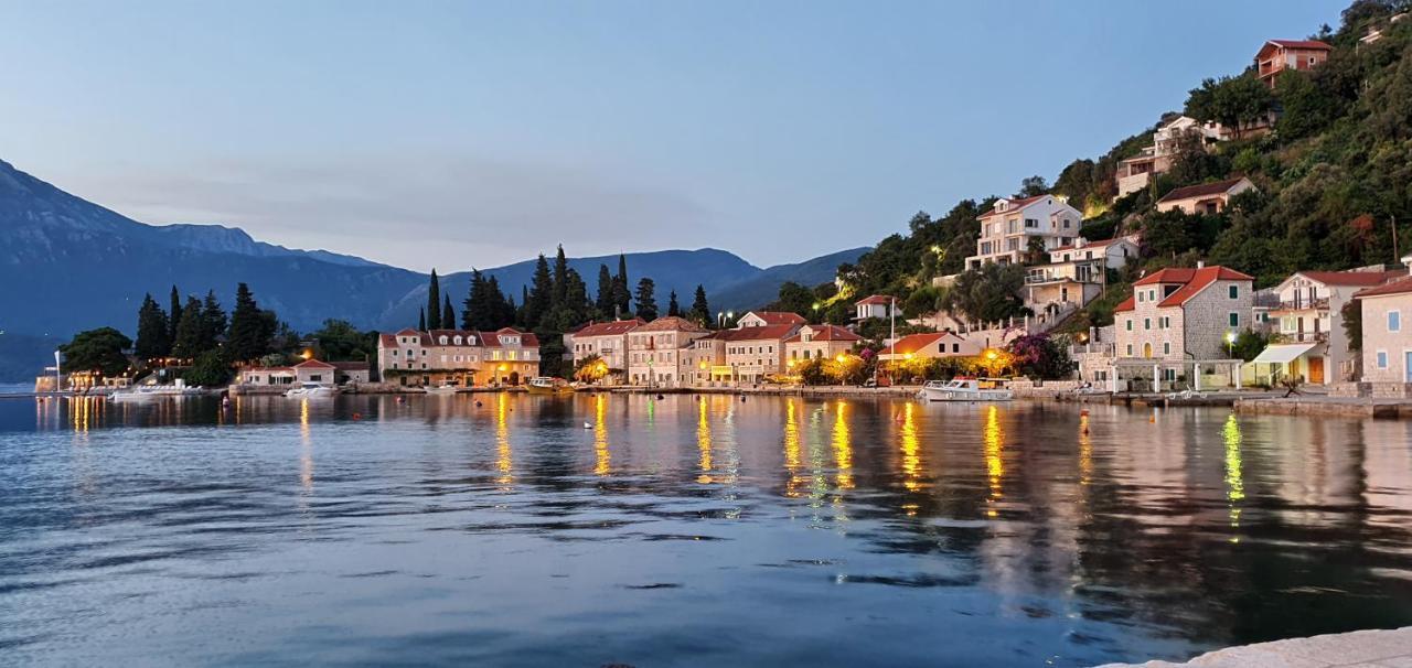 Rose - Apartmani Janovic Luštica Esterno foto