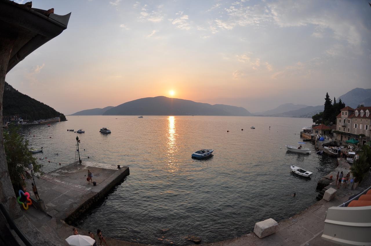 Rose - Apartmani Janovic Luštica Esterno foto