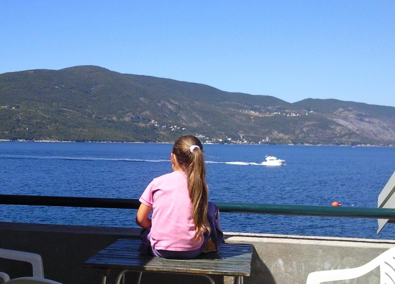 Rose - Apartmani Janovic Luštica Esterno foto