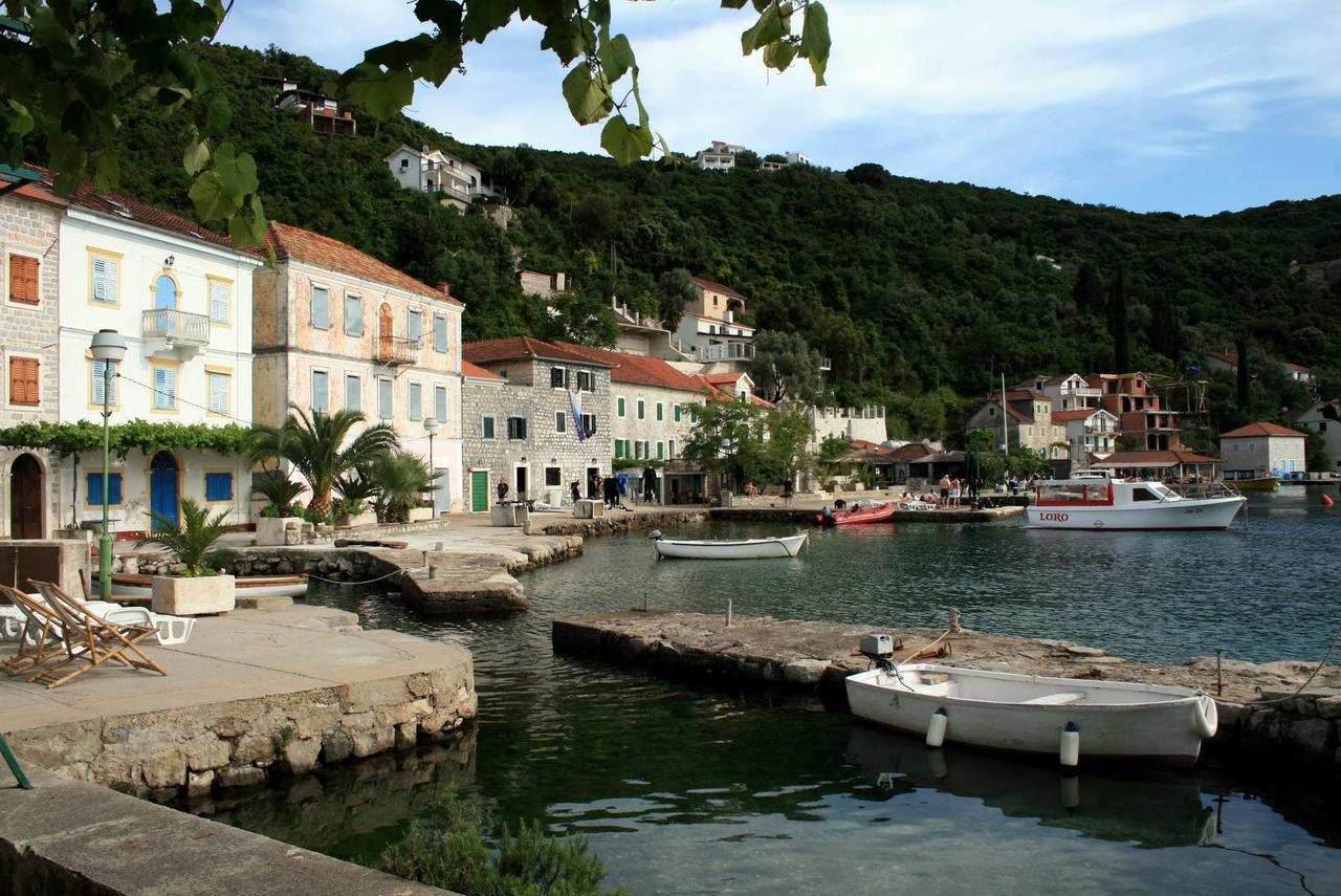 Rose - Apartmani Janovic Luštica Esterno foto